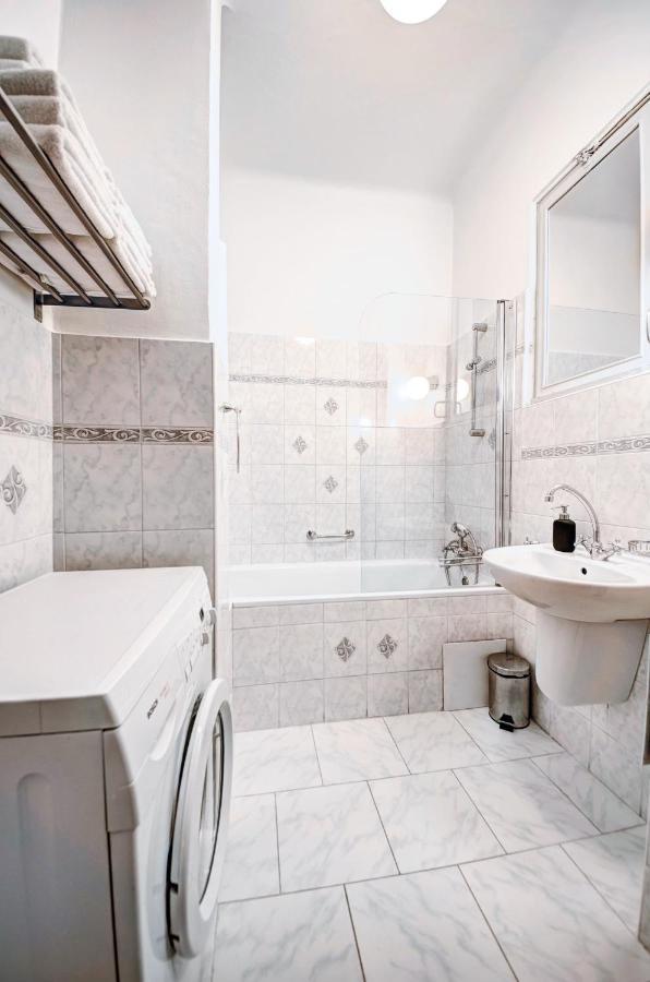 Turnkey I Vintage Terrace Apartment Prag Exterior foto